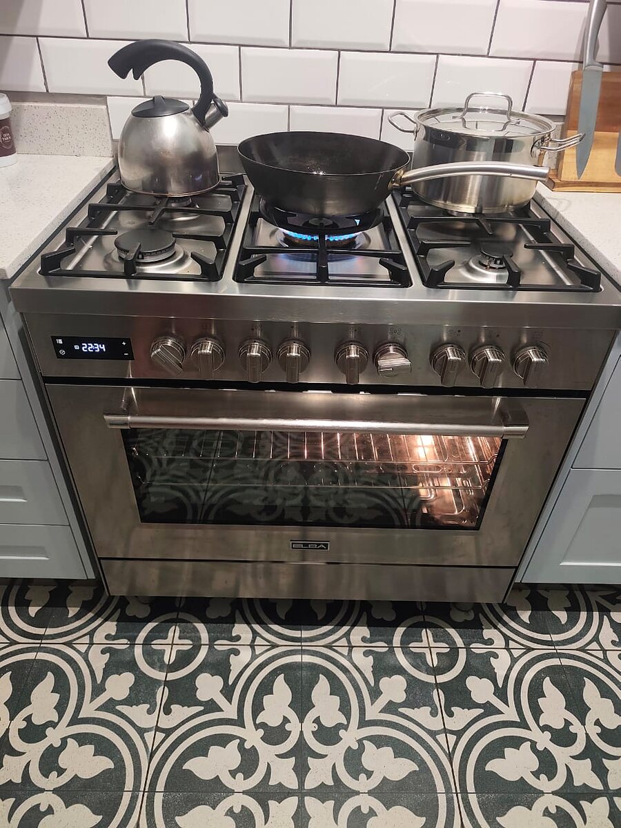 Gas hob and oven appliance connection in a Durban kitchen